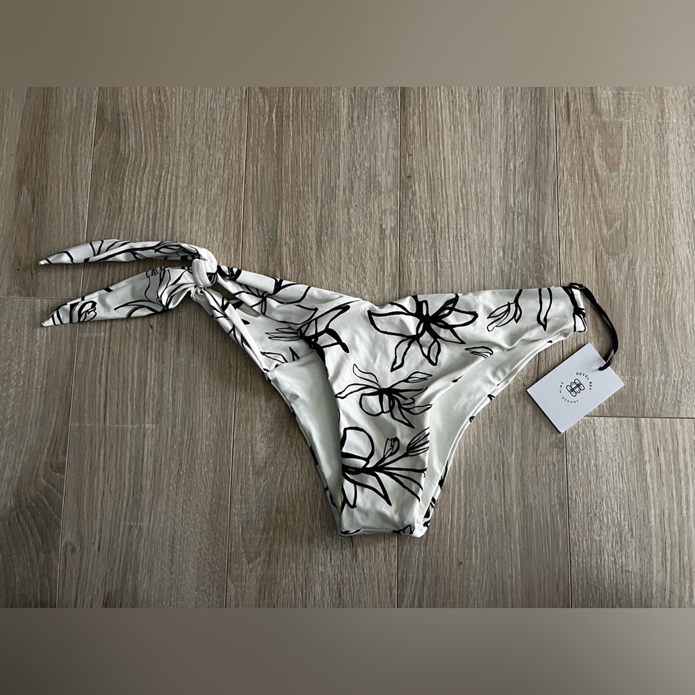 NWT Revolve Revel Ray Women’s Noir Floral Bikini Set Top (Small)/Bottom (Medium) - Picture 6 of 11